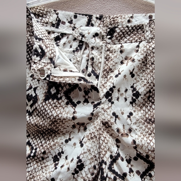 Worthington Women's Snake Print Shorts Size 10 Modern Fit Pre-Owned - Picture 2 of 10